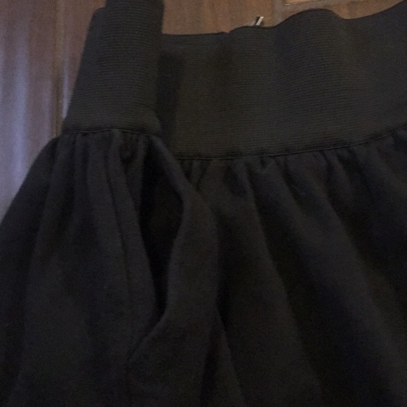 Black skirt - Picture 2 of 4